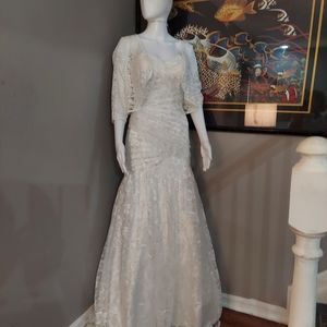 Nwts tiny train size 8 strapless lace up back snow white ruched dress lace shawl